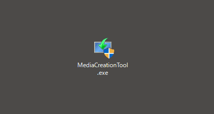 MediaCreationTool.exeをダブルクリックして起動
